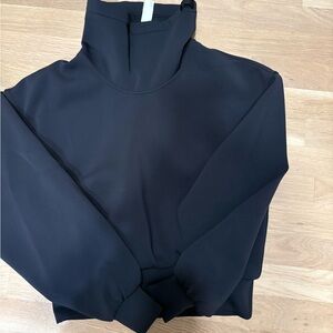 Lululemon Full Flourish Pullover in Black